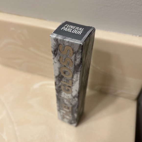 Jeffree Star The Gloss Funeral Parlour - Picture 2 of 3